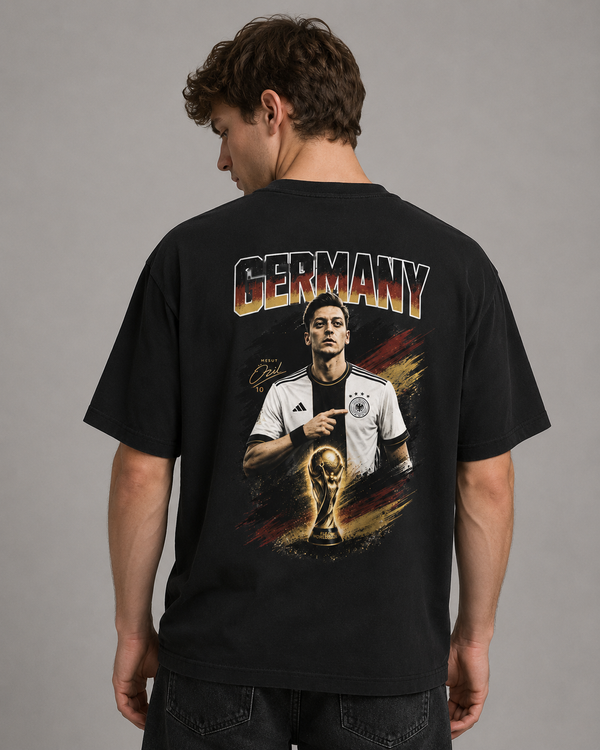 Özil Tee