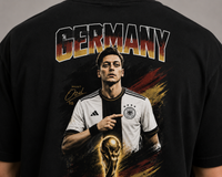 Özil Tee